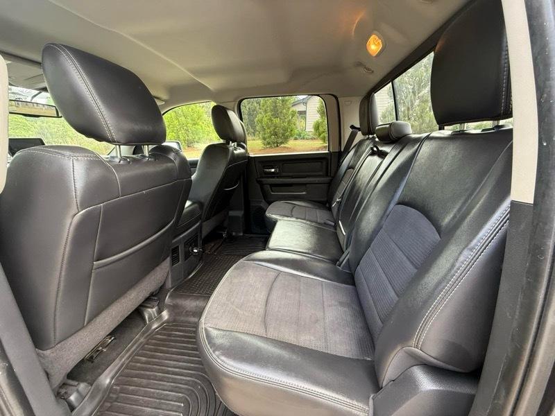 Dodge 1500 ST Crew Cab 4WD 2011