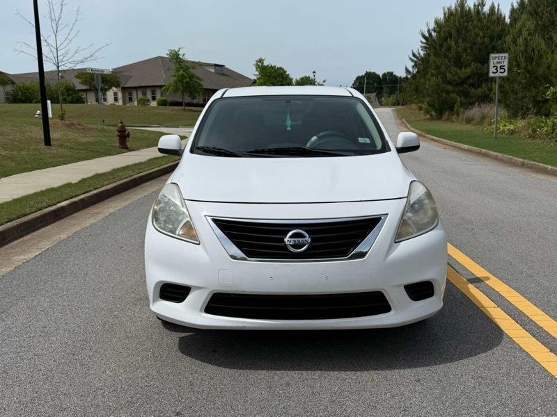 Nissan Versa 1.6 S 5M 2014