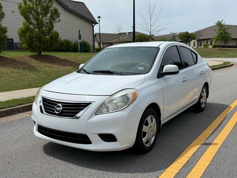 Nissan Versa 1.6 S 5M 2014