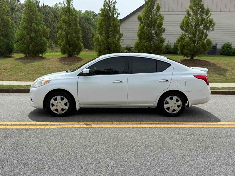 Nissan Versa 1.6 S 5M 2014