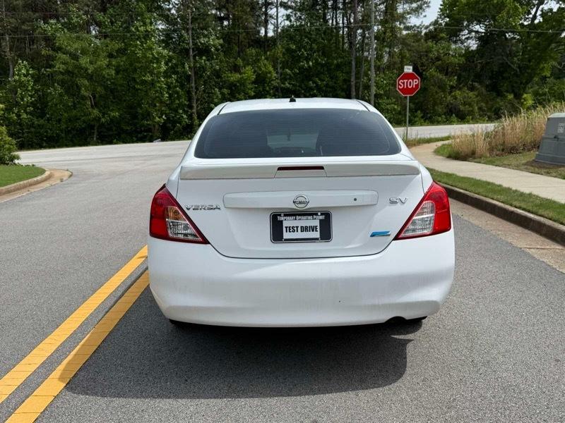 Nissan Versa 1.6 S 5M 2014