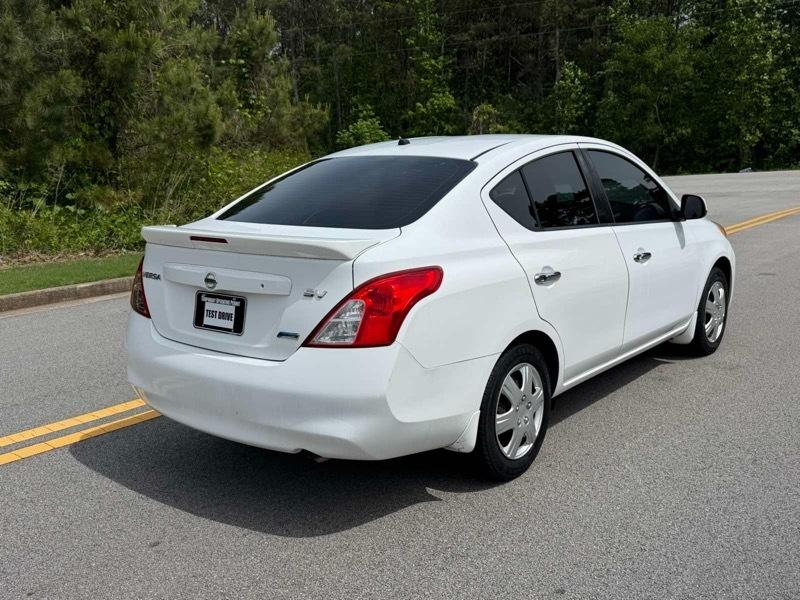Nissan Versa 1.6 S 5M 2014