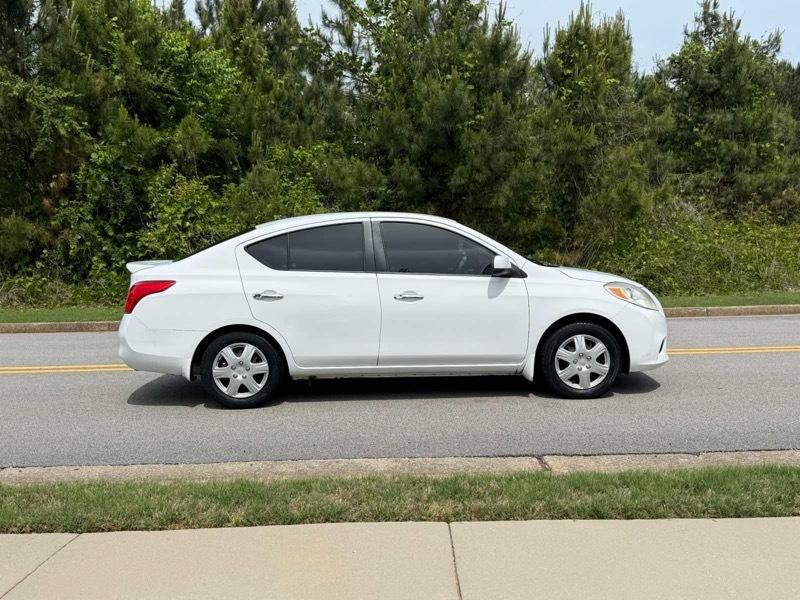 Nissan Versa 1.6 S 5M 2014