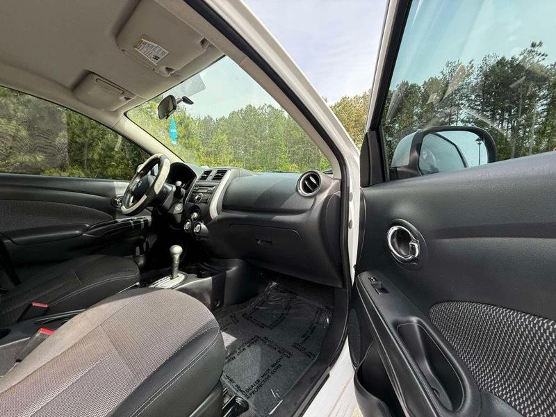 Nissan Versa 1.6 S 5M 2014