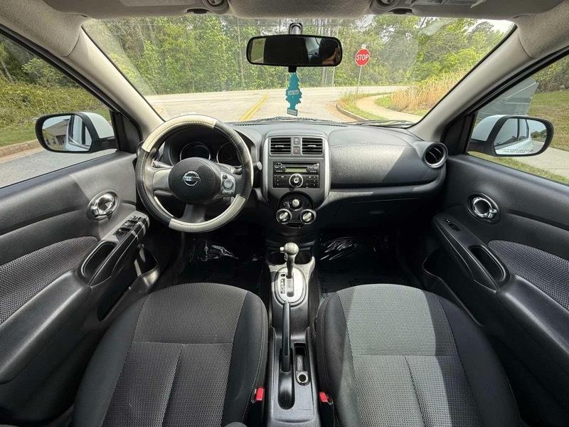 Nissan Versa 1.6 S 5M 2014