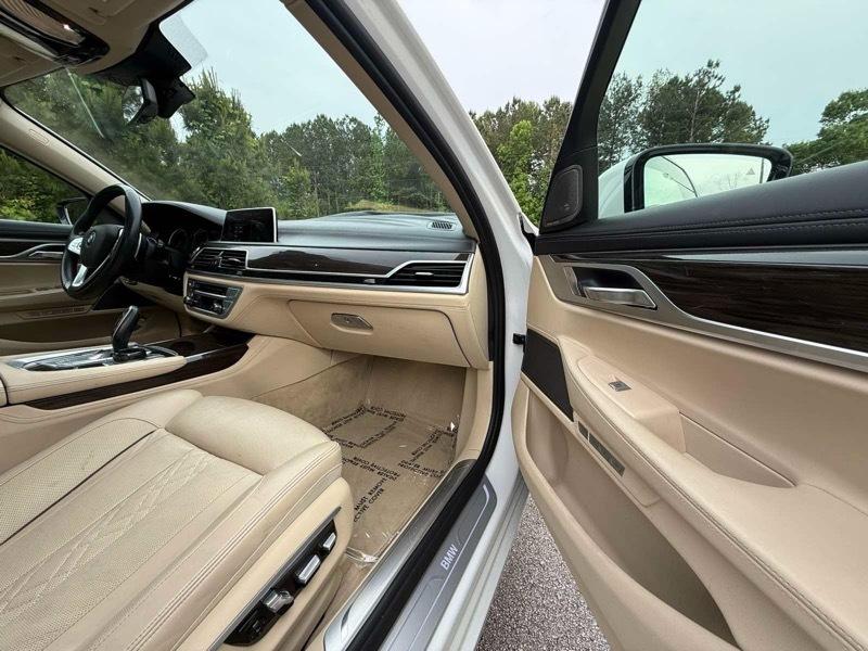 BMW 7-Series 750i xDrive 2016