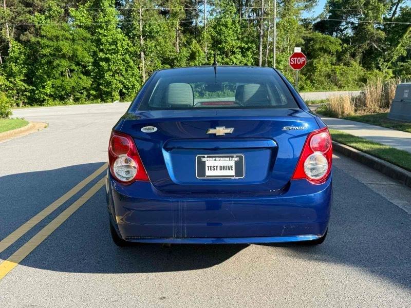Chevrolet Sonic LS Auto Sedan 2013