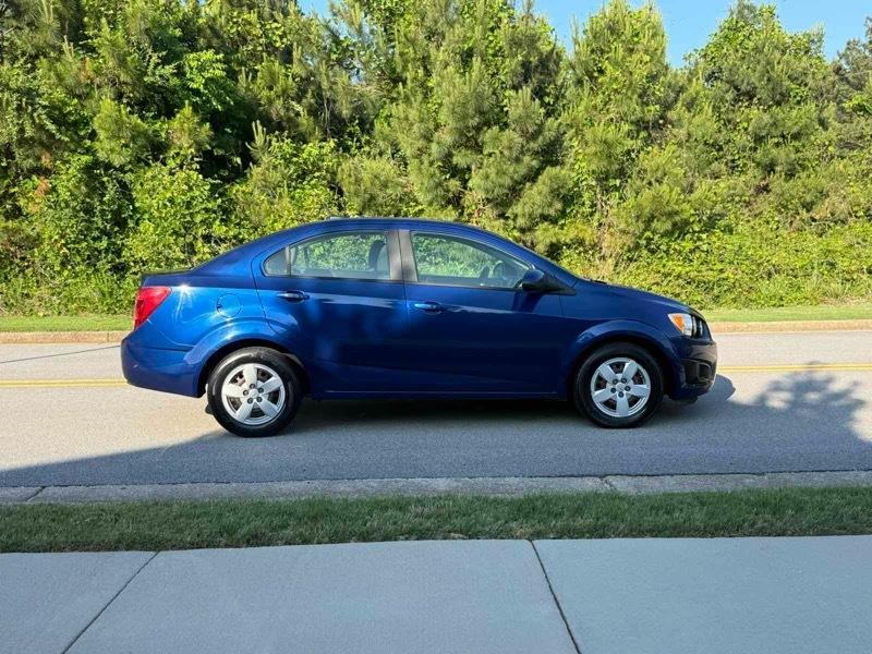 Chevrolet Sonic LS Auto Sedan 2013