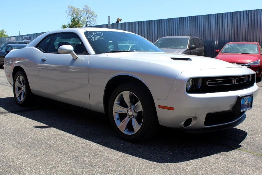 2020 Dodge Challenger SXT photo 2