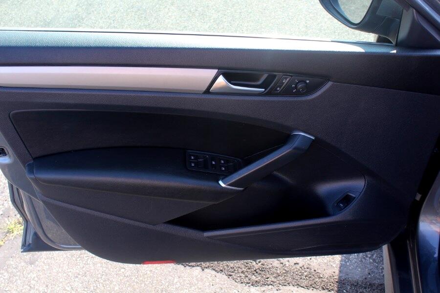 Volkswagen Passat 2.0T SE Auto 2021 Volkswagen Passat 2.0T SE Auto 2021