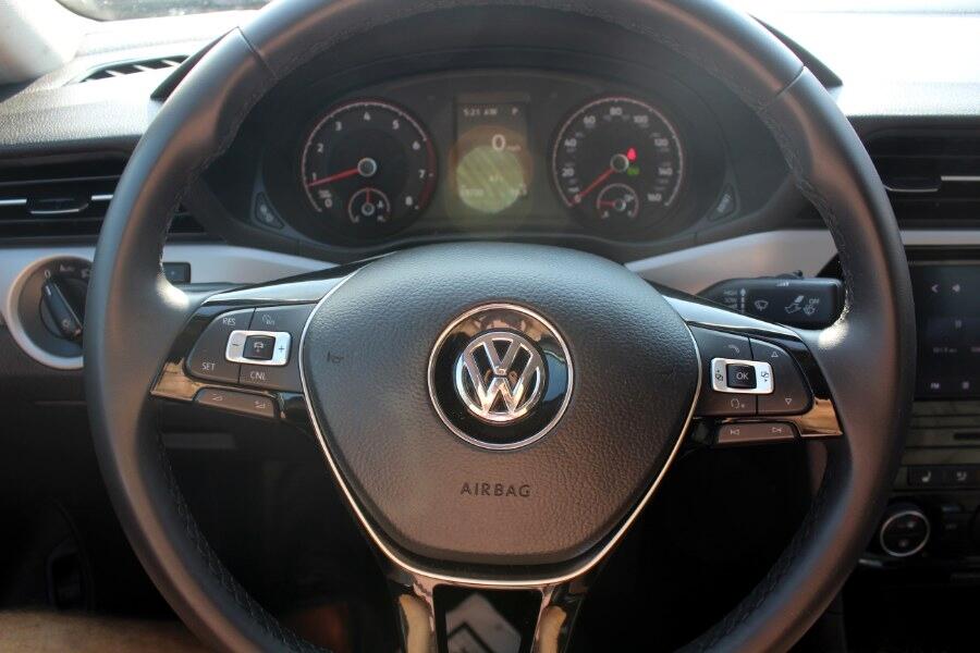 Volkswagen Passat 2.0T SE Auto 2021 Volkswagen Passat 2.0T SE Auto 2021