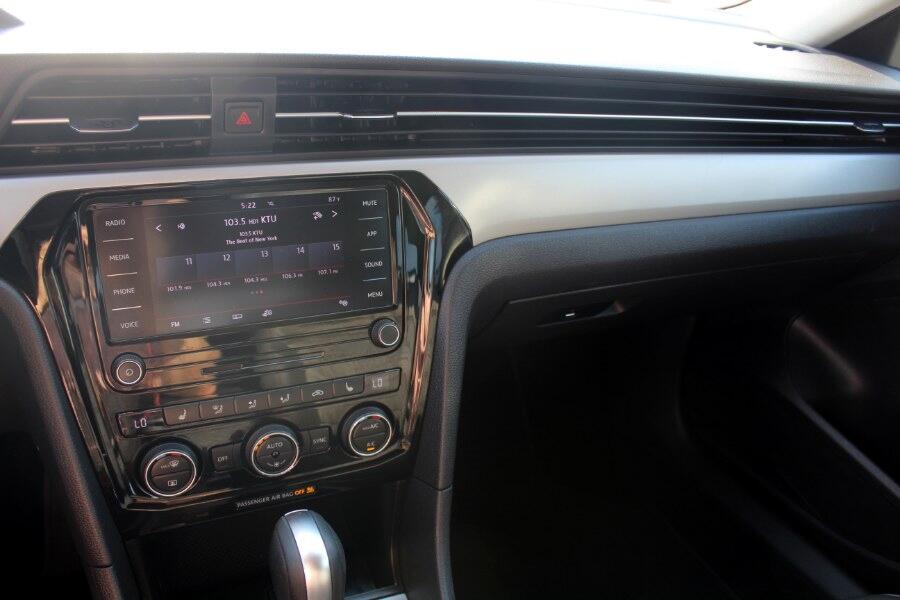 Volkswagen Passat 2.0T SE Auto 2021 Volkswagen Passat 2.0T SE Auto 2021