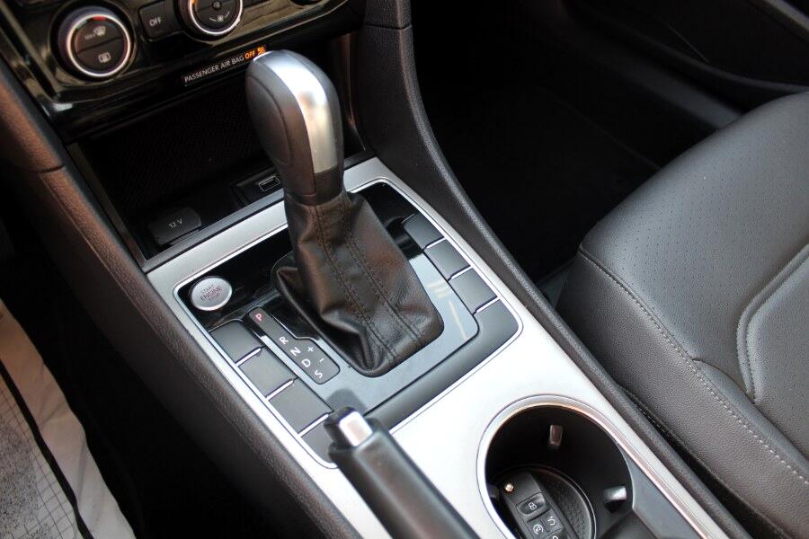 Volkswagen Passat 2.0T SE Auto 2021 Volkswagen Passat 2.0T SE Auto 2021