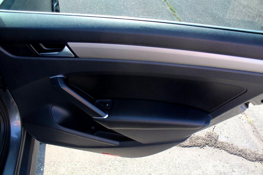 Volkswagen Passat 2.0T SE Auto 2021 Volkswagen Passat 2.0T SE Auto 2021