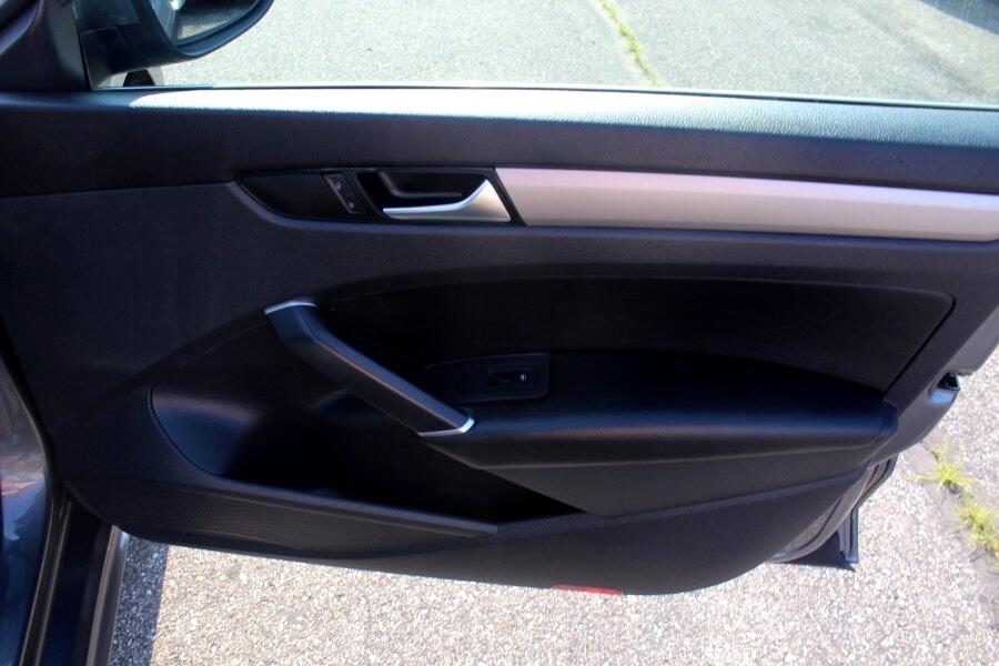 Volkswagen Passat 2.0T SE Auto 2021 Volkswagen Passat 2.0T SE Auto 2021