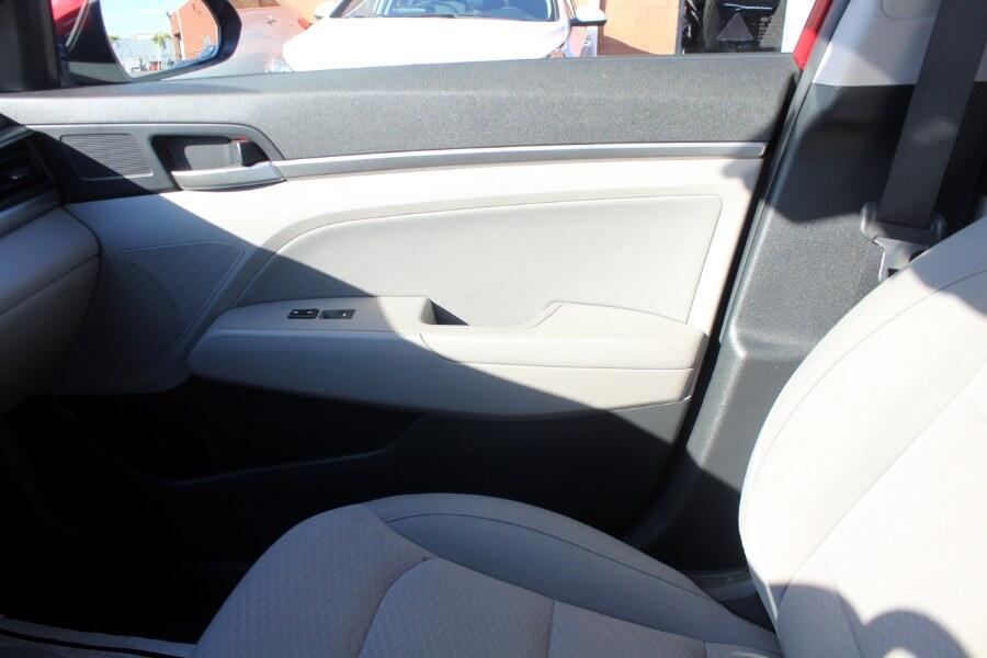 2020 Hyundai Elantra Value Edition photo 17