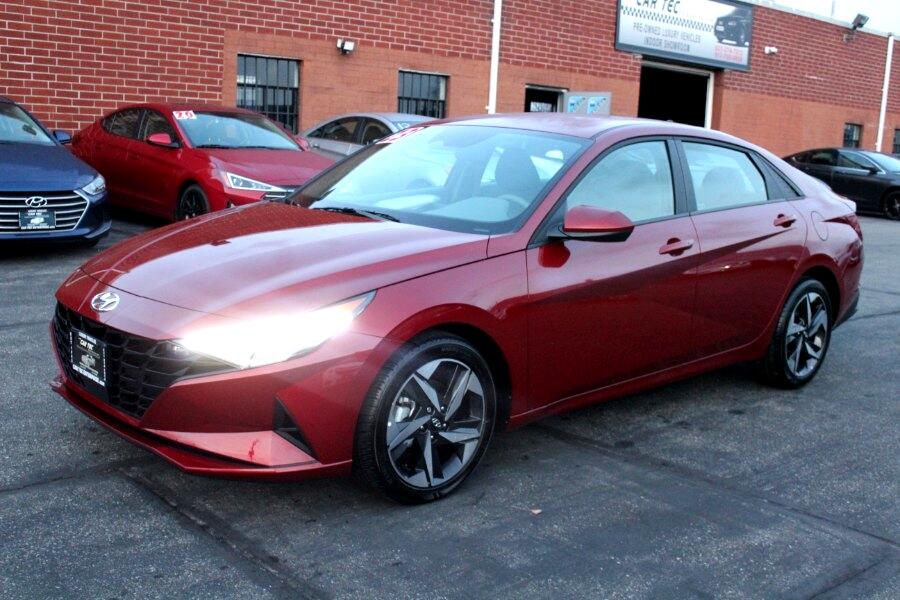 2023 Hyundai Elantra SEL photo 3