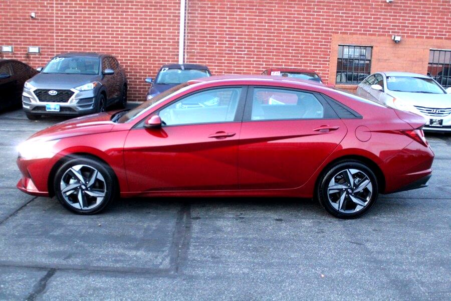2023 Hyundai Elantra SEL photo 4