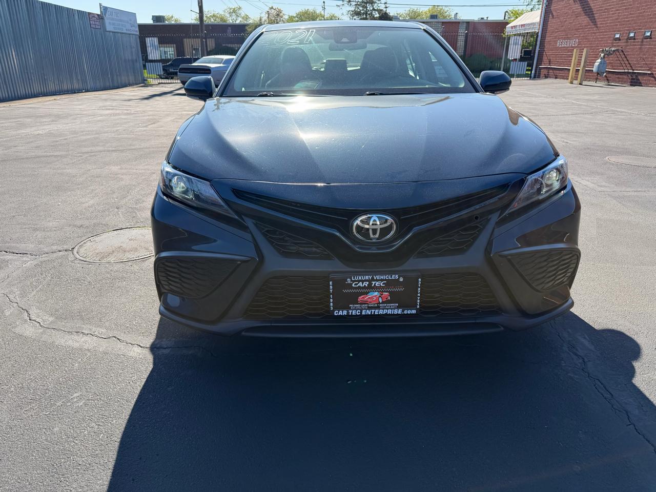 Toyota Camry SE 2021