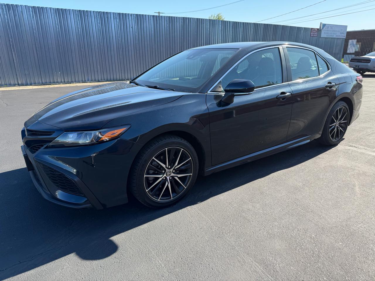 Toyota Camry SE 2021