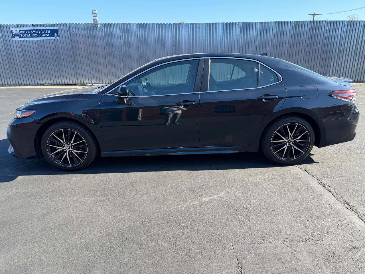Toyota Camry SE 2021