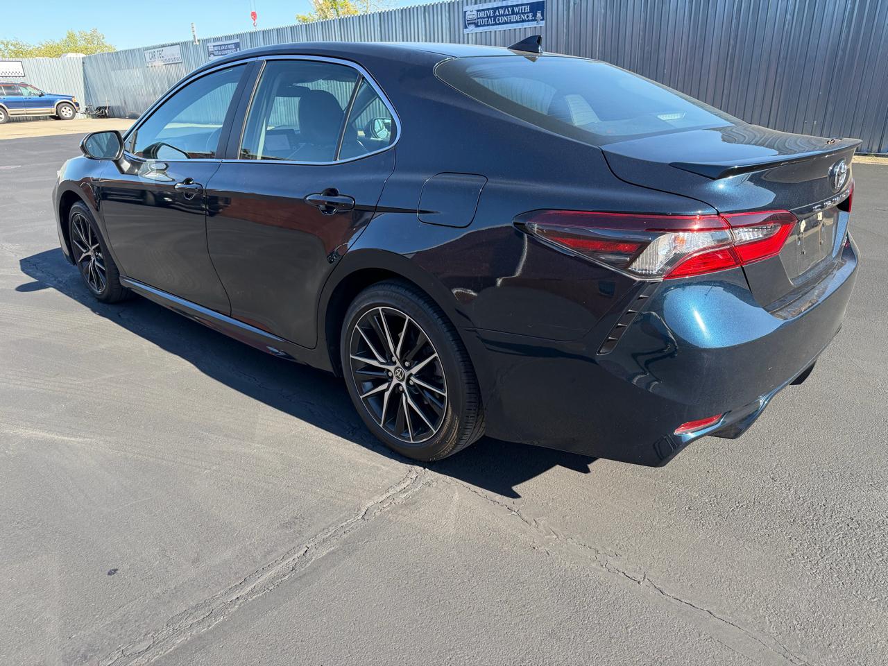 Toyota Camry SE 2021