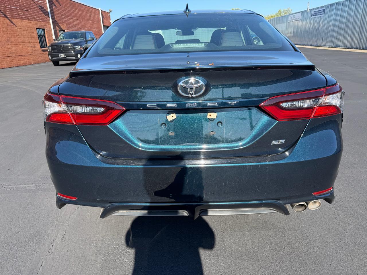 Toyota Camry SE 2021