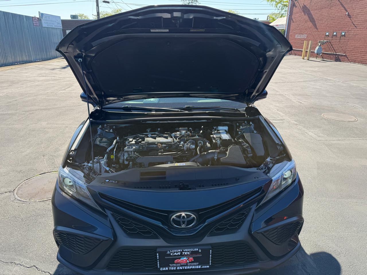 Toyota Camry SE 2021