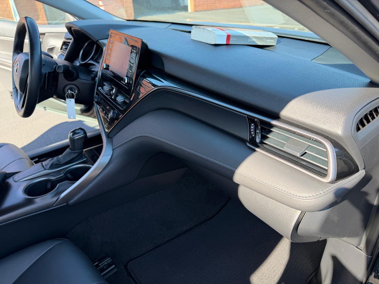 Toyota Camry SE 2021