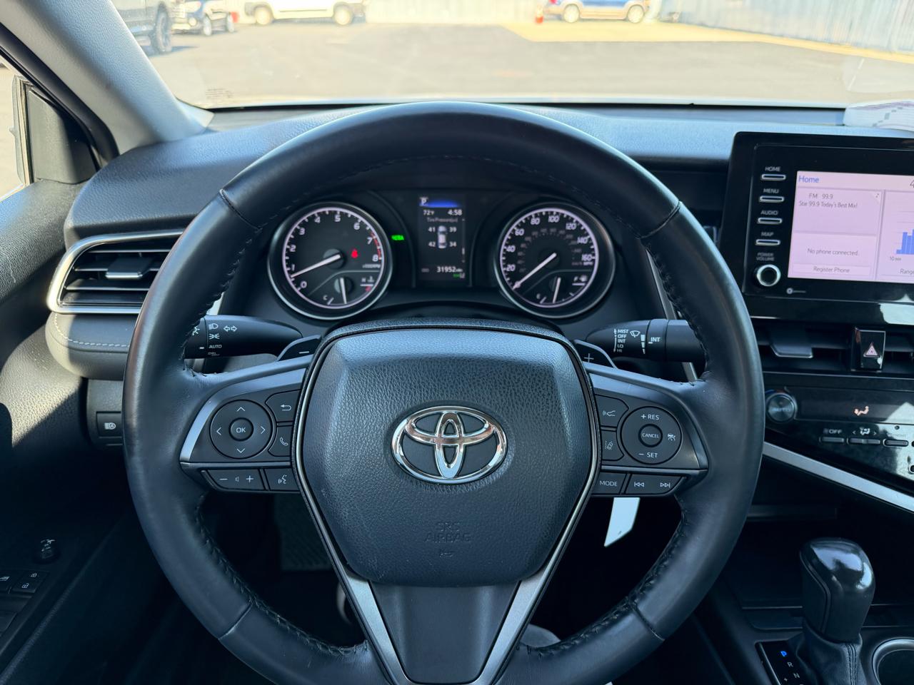 Toyota Camry SE 2021