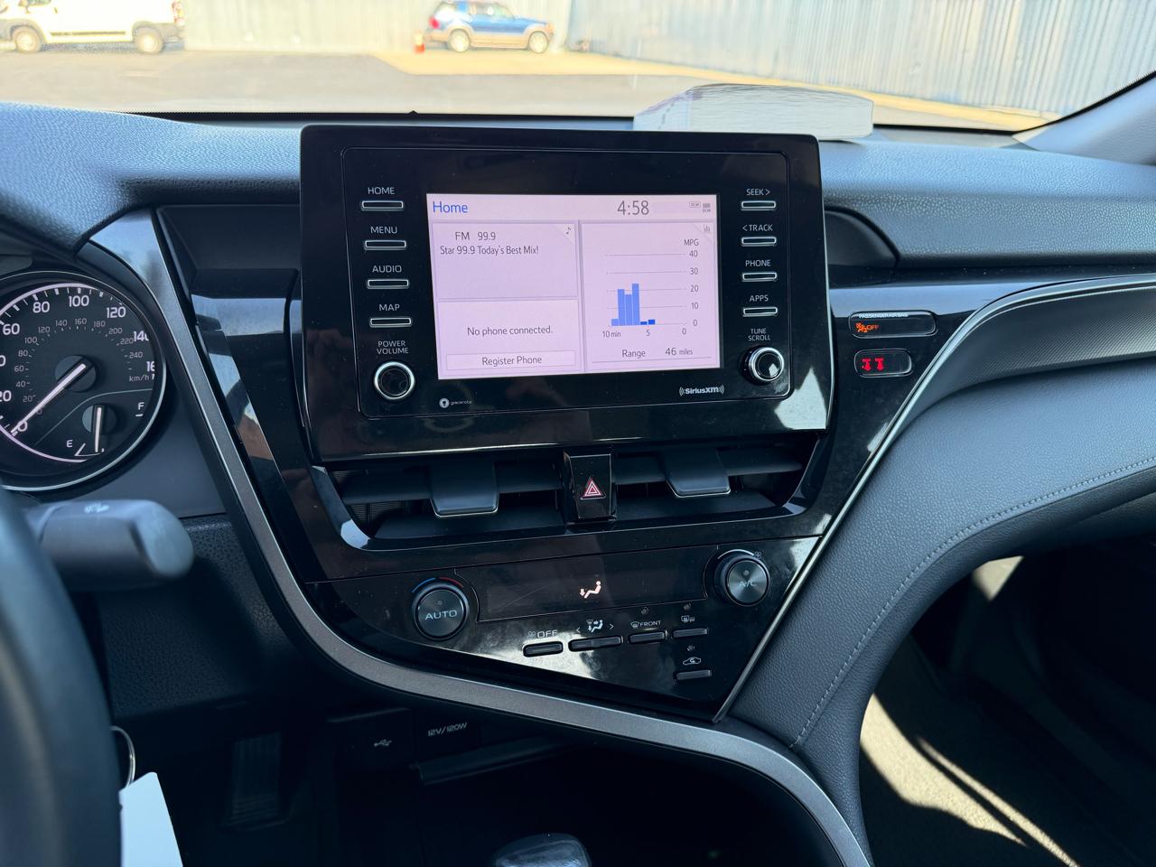 Toyota Camry SE 2021