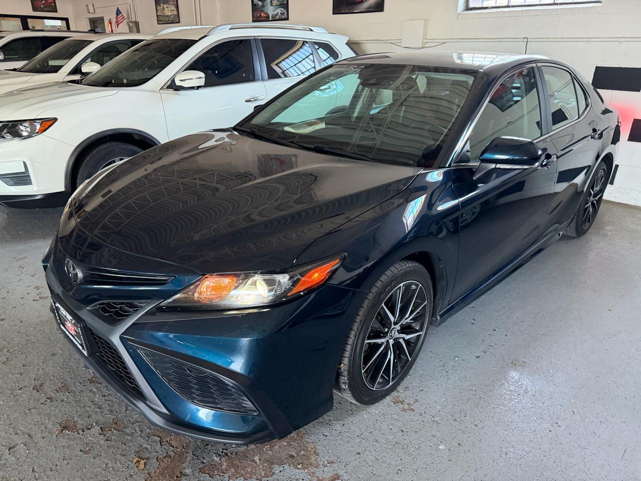 Toyota Camry SE 2021