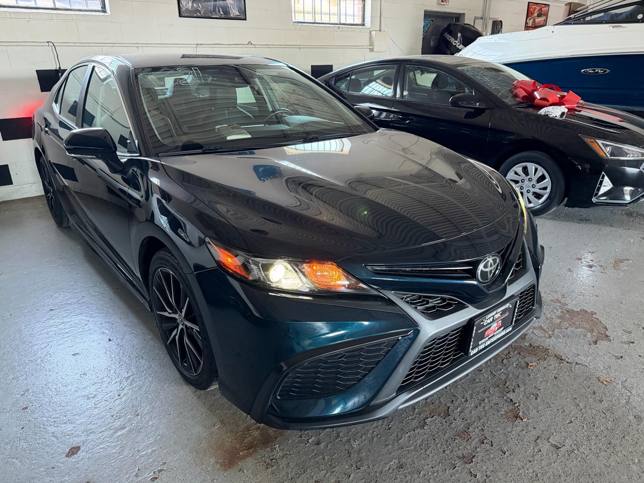 Toyota Camry SE 2021