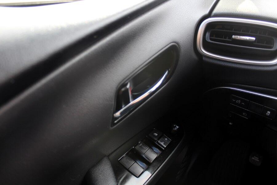 Toyota Prius Prime LE (Natl) 2020 Toyota Prius Prime LE (Natl) 2020