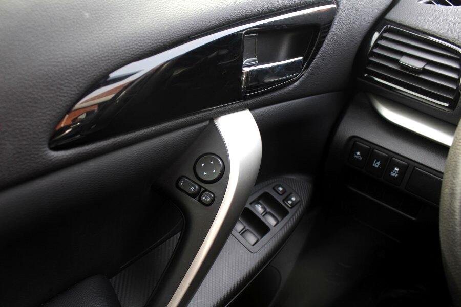 2023 Mitsubishi Eclipse Cross SE photo 11