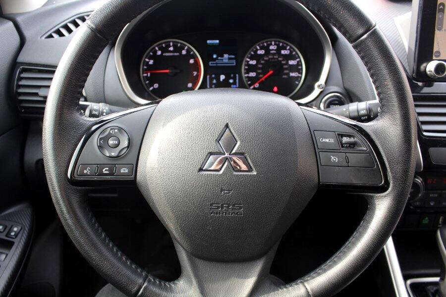 2023 Mitsubishi Eclipse Cross SE photo 12