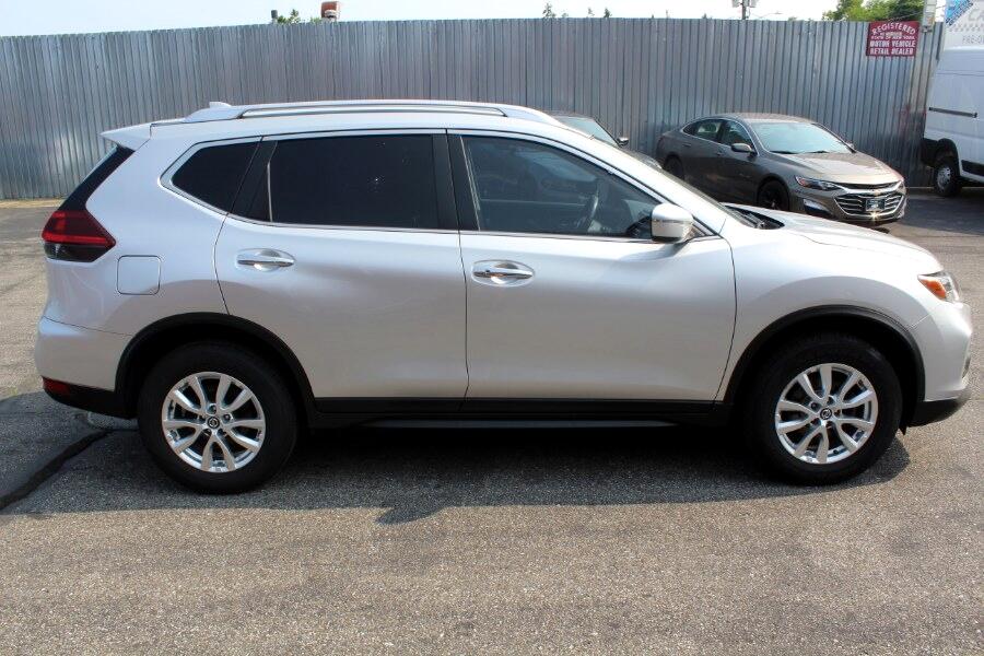 2020 Nissan Rogue SV photo 9