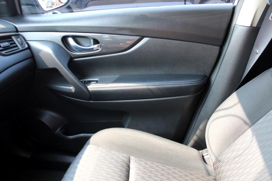 2020 Nissan Rogue SV photo 17