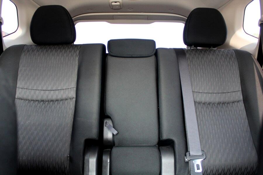 2020 Nissan Rogue SV photo 19