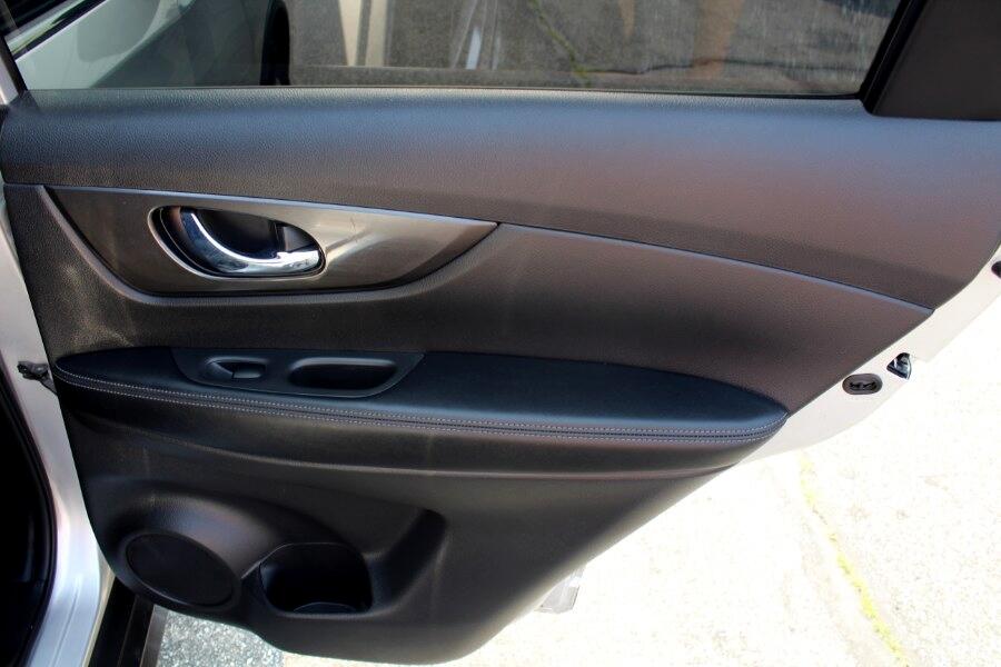 2020 Nissan Rogue SV photo 24