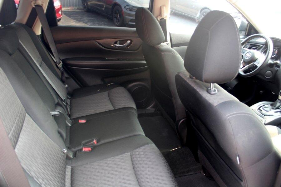 2020 Nissan Rogue SV photo 25