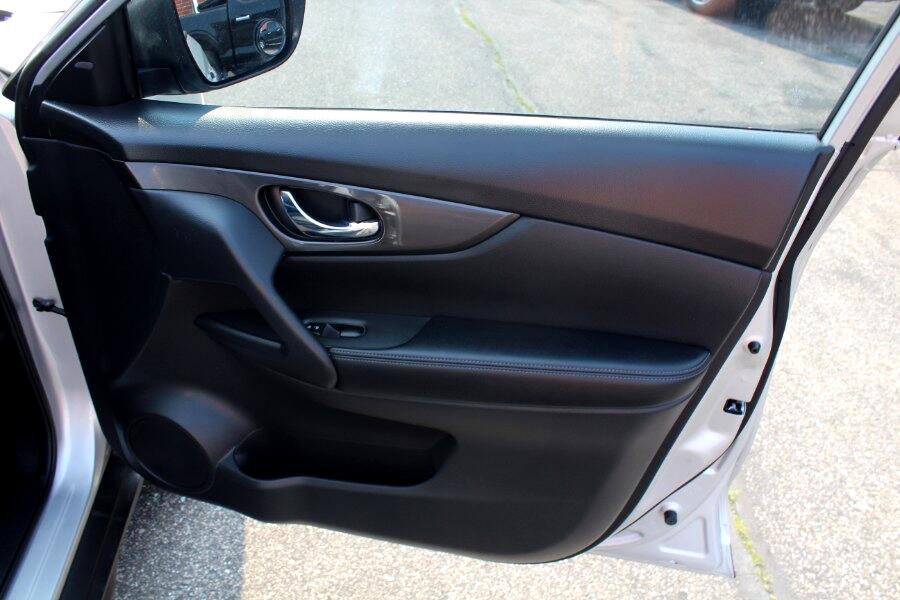 2020 Nissan Rogue SV photo 26