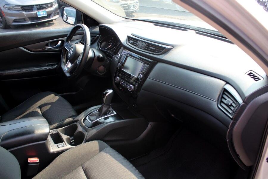 2020 Nissan Rogue SV photo 27
