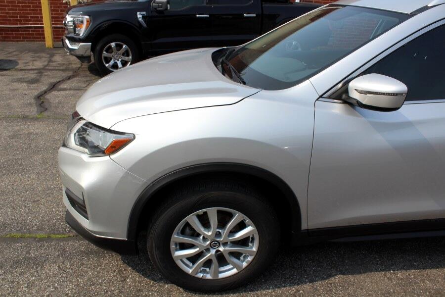 2020 Nissan Rogue SV photo 34