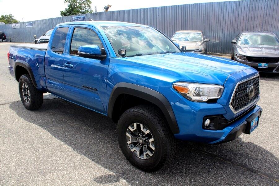 2018 Toyota Tacoma TRD Access Cab V6 4x4 photo 2