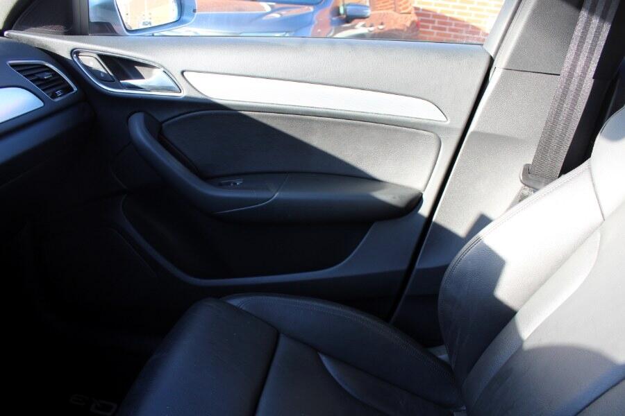 Audi Q3 2.0 TFSI Premium Plus quattro AWD 2018 Audi Q3 2.0 TFSI Premium Plus quattro AWD 2018