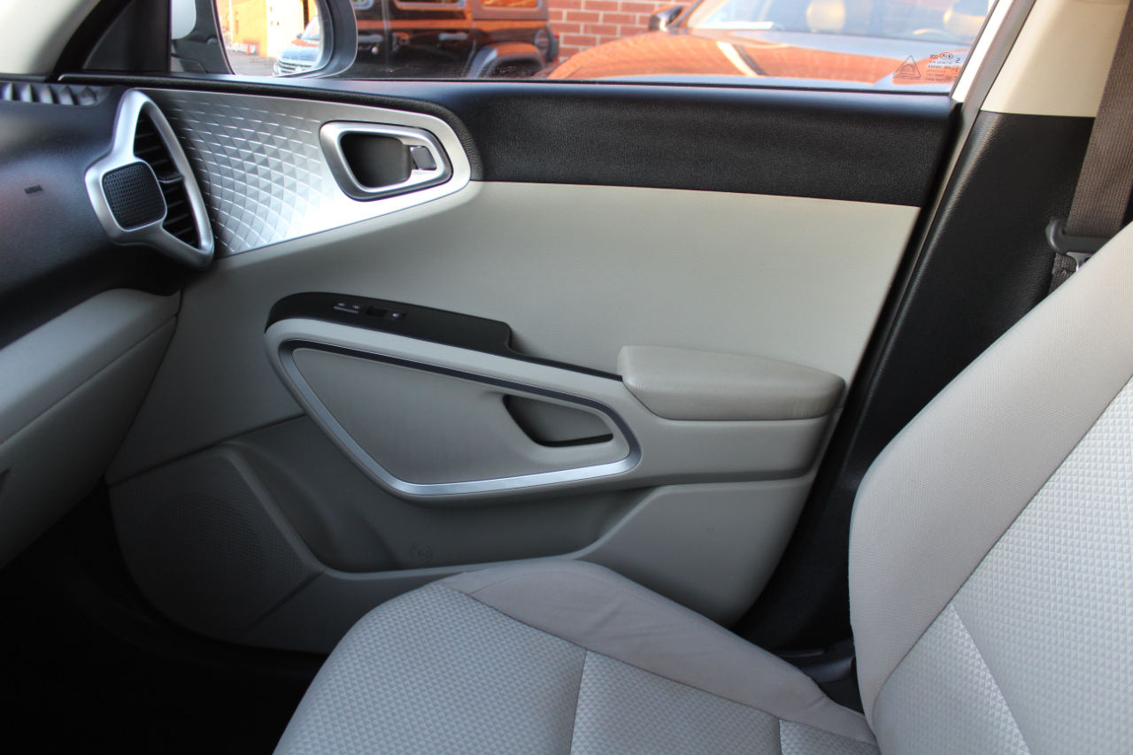 Kia Soul LX CVT 2021