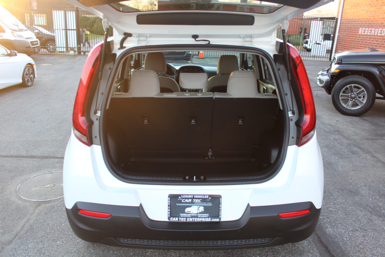 Kia Soul LX CVT 2021