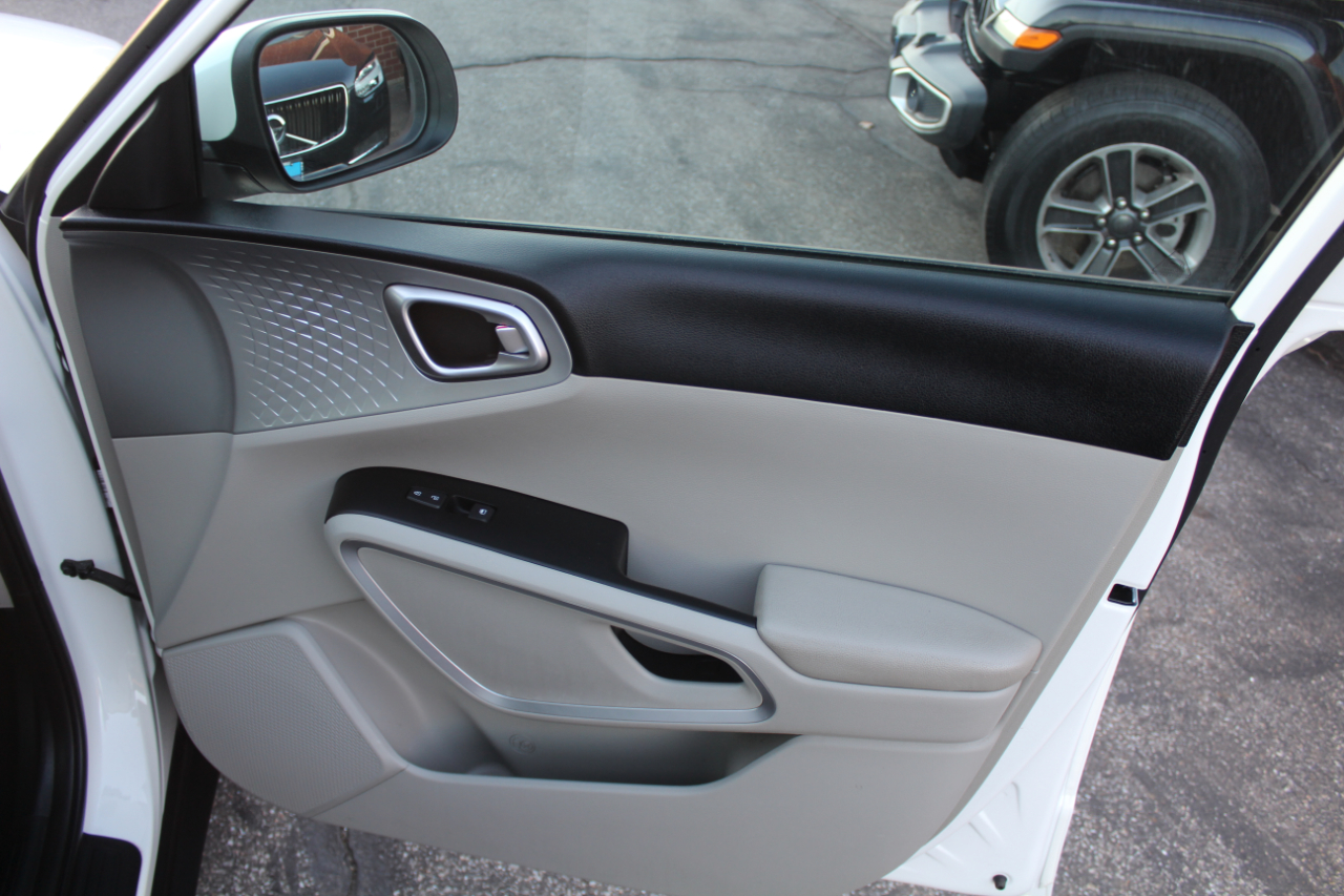 Kia Soul LX CVT 2021