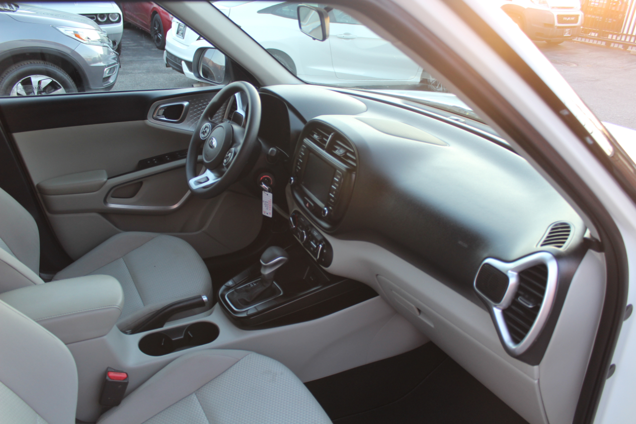 Kia Soul LX CVT 2021